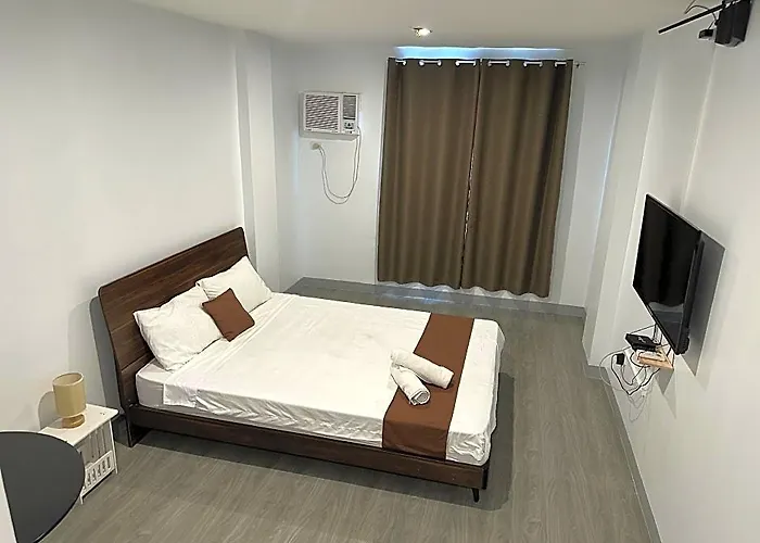 Отель Aden Манила